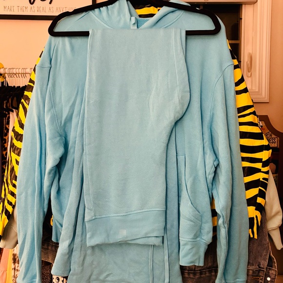 SKIMS French Terry Hoodie + Pant Set - Picture 6 of 7